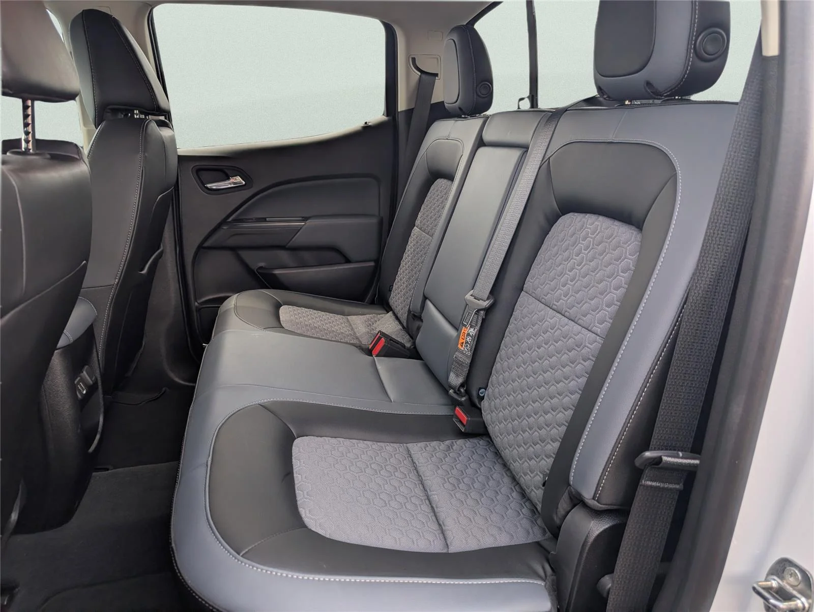 Used 2022 Summit White Chevrolet Z71 image 32