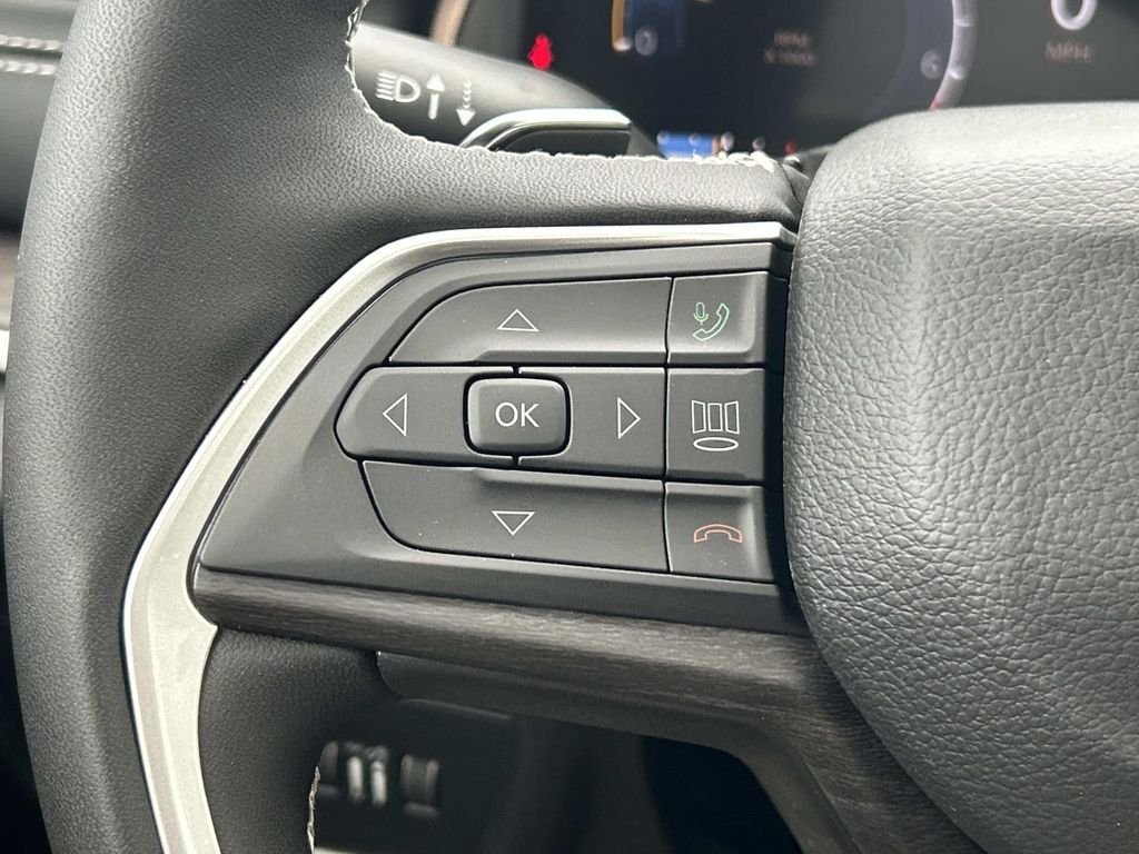 Used 2025 Gray Jeep Limited image 21