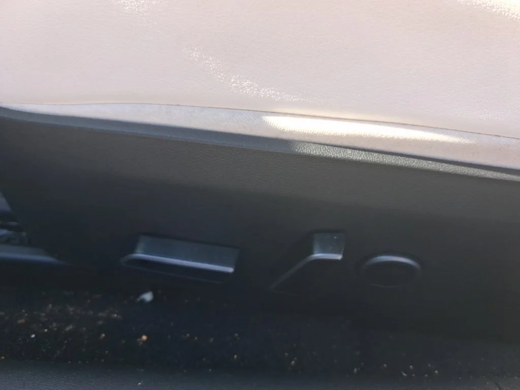 Used 2023  Tesla Base image 19