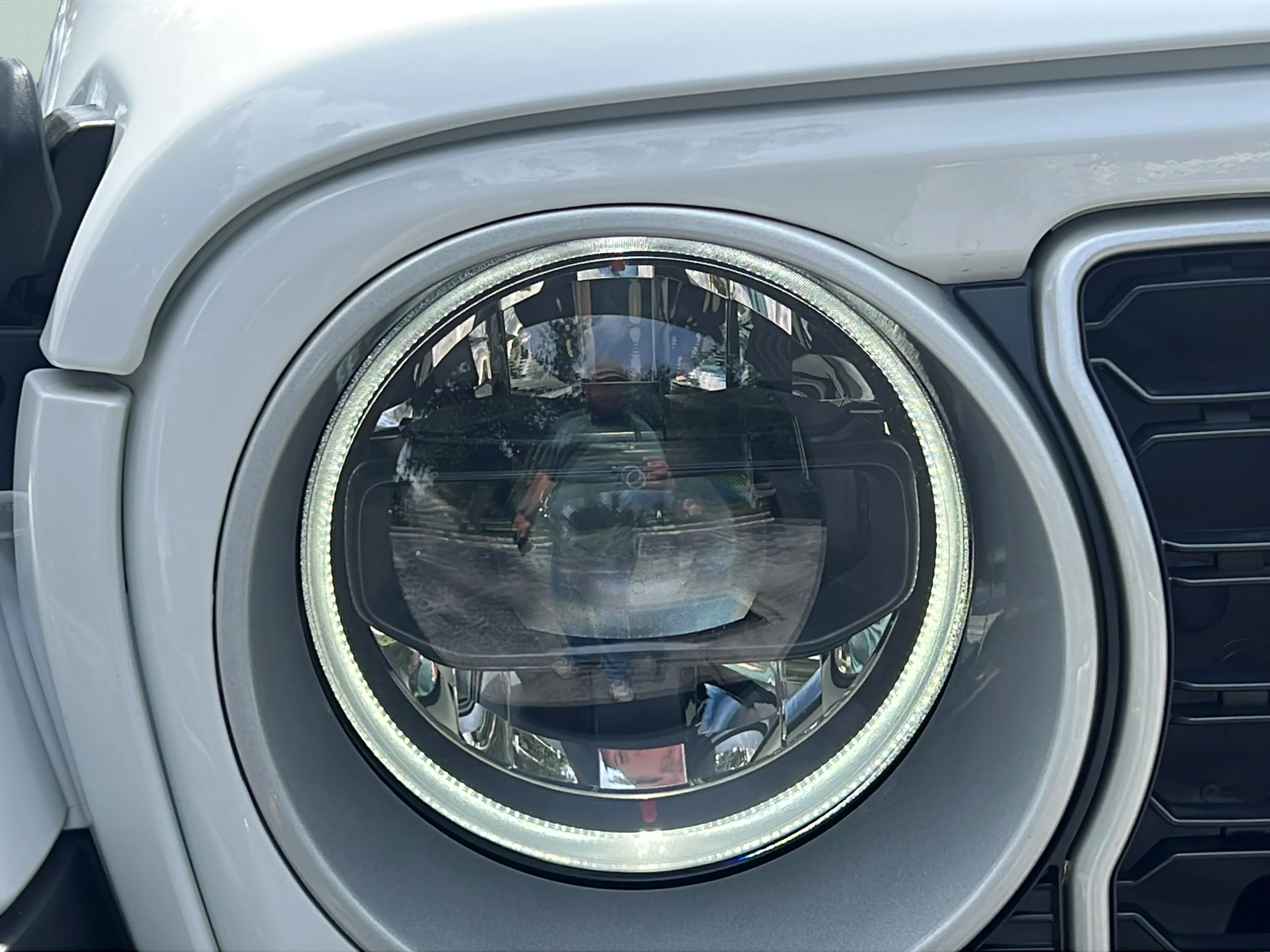 Used 2026 Bright White Clearcoat Jeep Sahara image 24