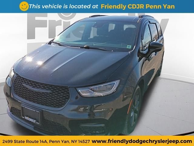 2021 Chrysler Pacifica Touring's photo