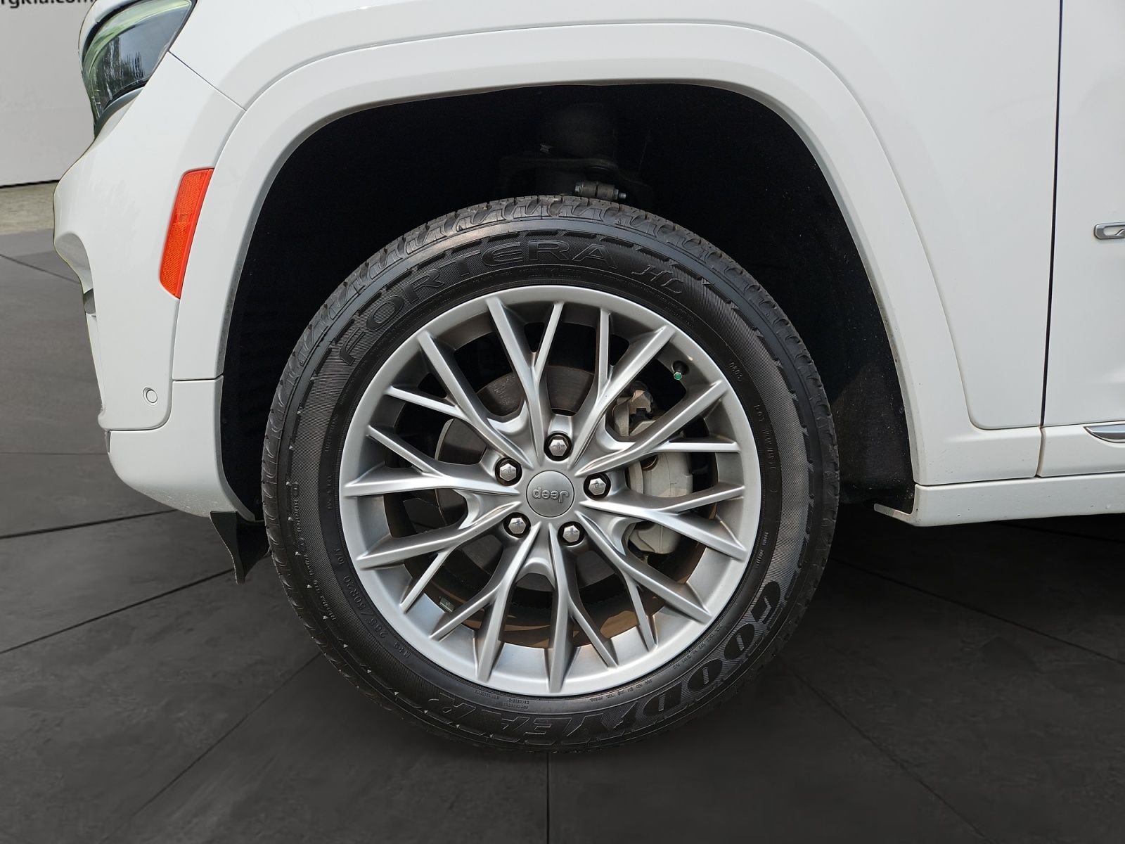 Used 2022 White Jeep Summit image 14