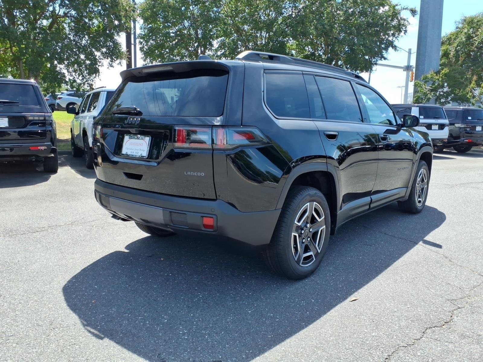 New 2026 Diamond Black Crystal Pearl-Coat Exterior Paint Jeep Laredo image 2