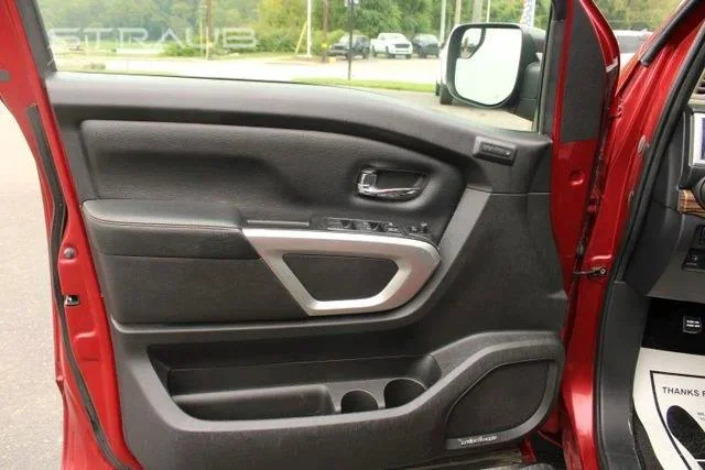 Used 2018 Cayenne Red Nissan SL image 15