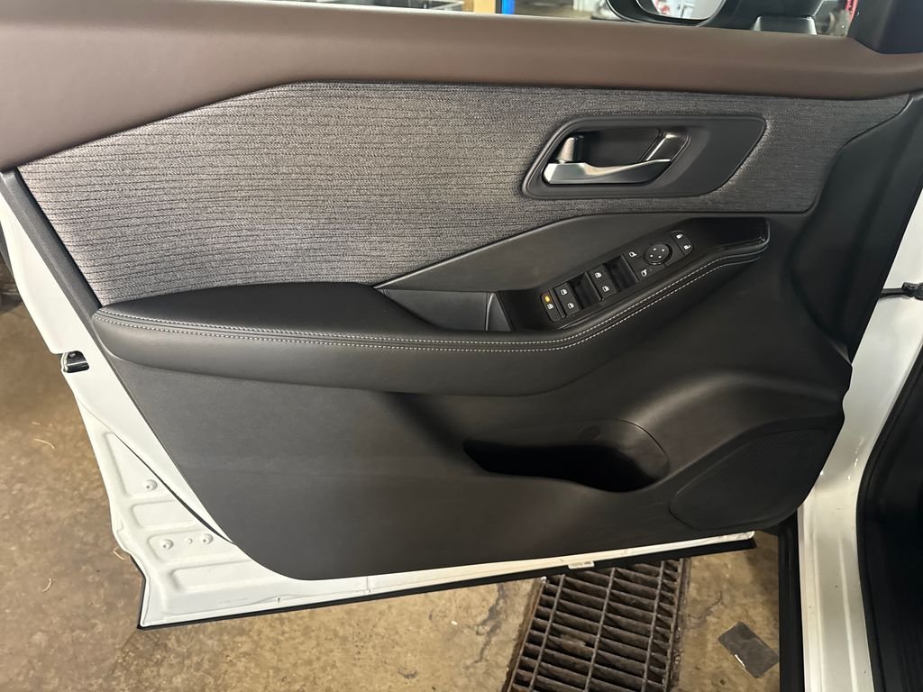 Certified Used 2023 Pearl White Nissan SV image 18