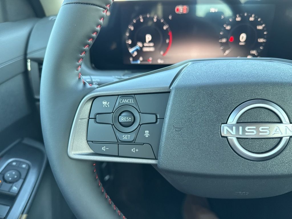 New 2026 Aspen White TriCoat / Super Black Two-tone Nissan SR image 22
