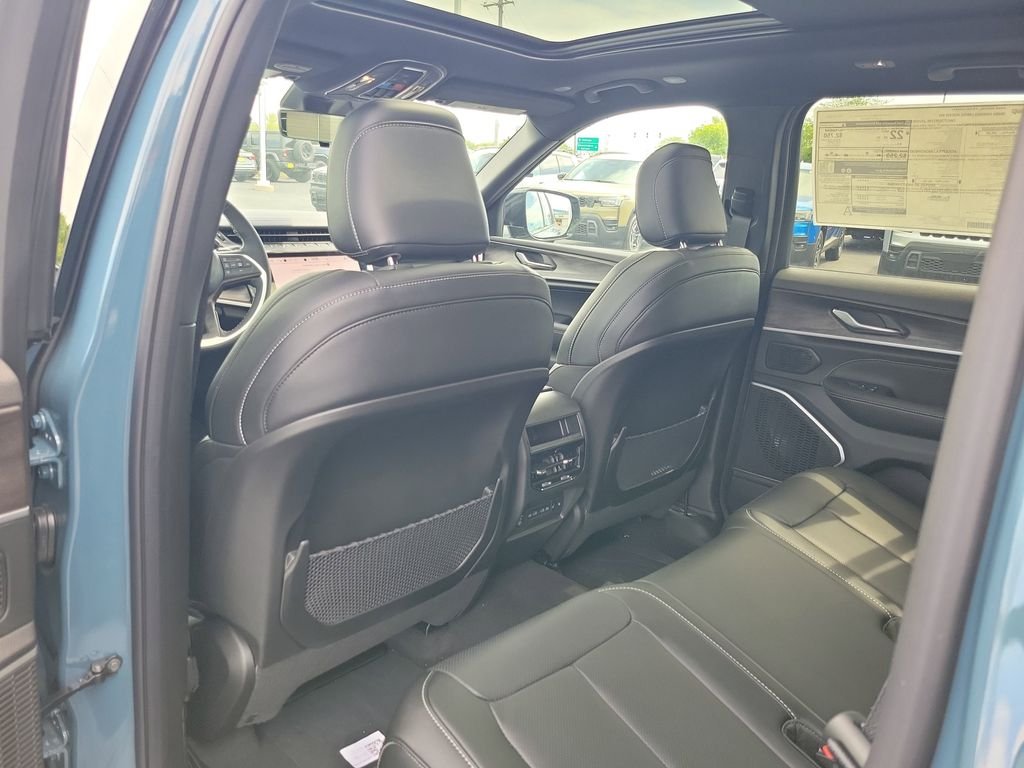 New 2026 Steel Blue Exterior Paint Jeep Limited Reserve image 11