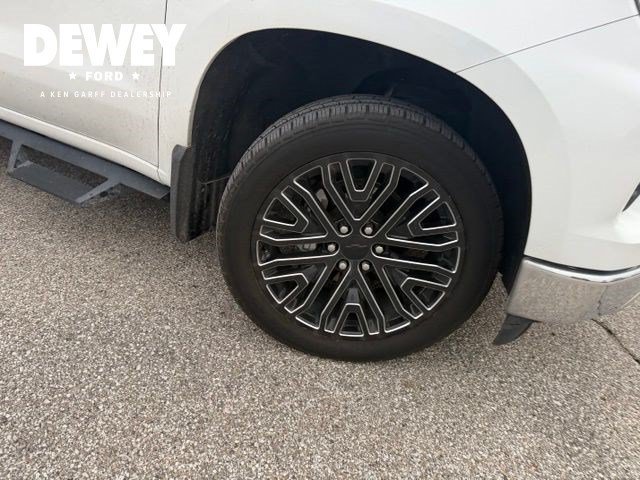 Used 2022 Summit White Chevrolet LTZ image 15