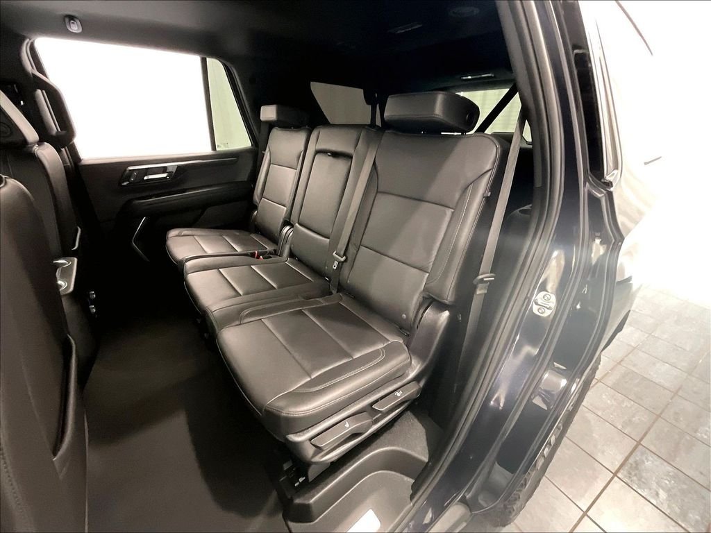 Used 2025 Gray Chevrolet Z71 image 15