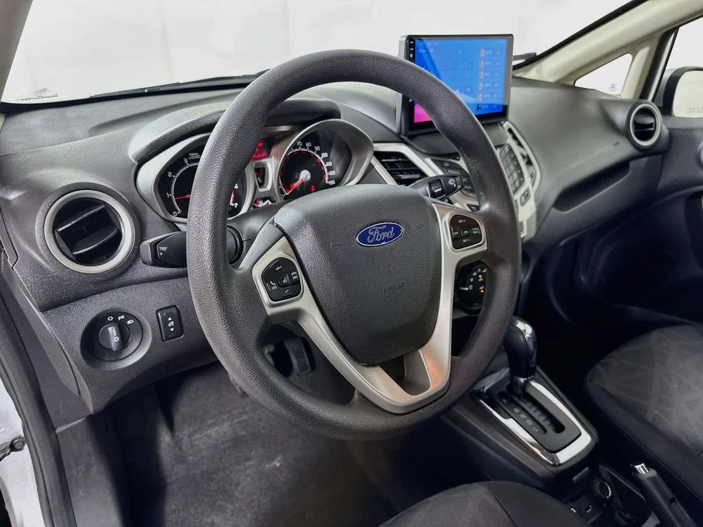 Used 2013 Silver Ford SE image 9