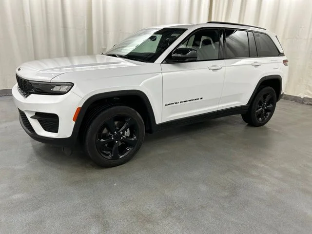 Used 2024 White Jeep Altitude X image 2