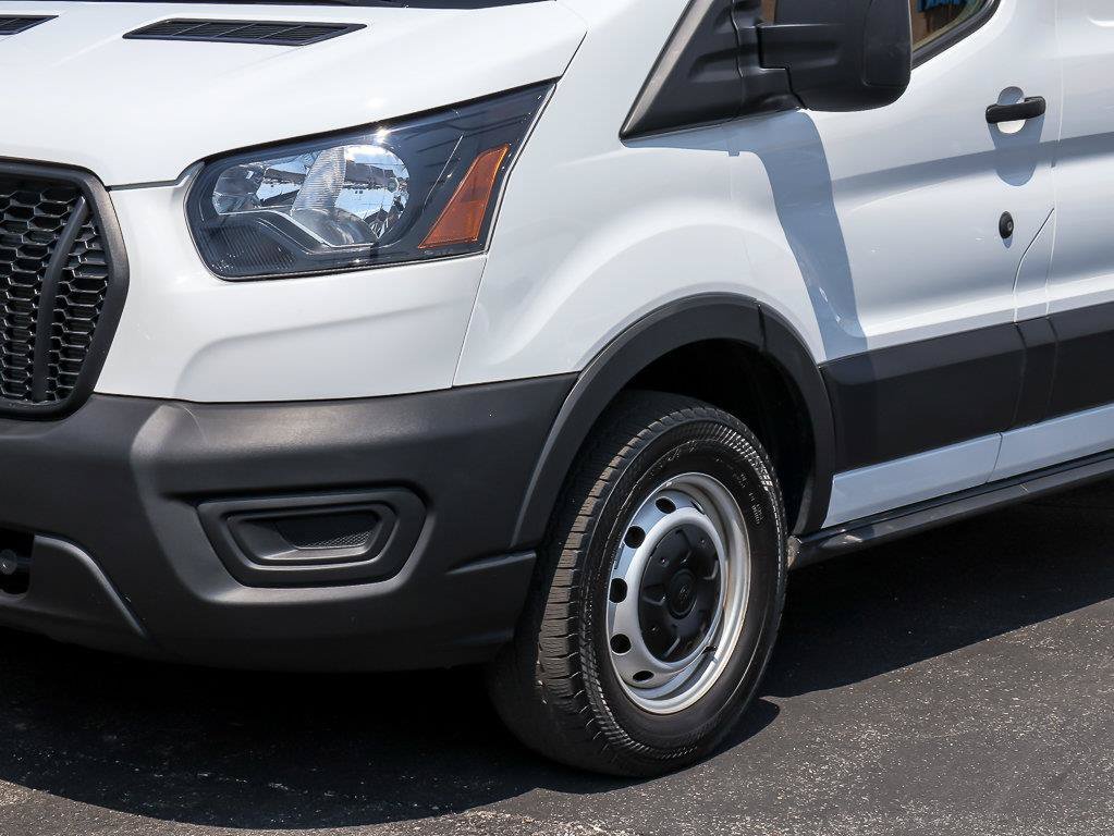 Used 2025 Oxford White Ford Base image 4