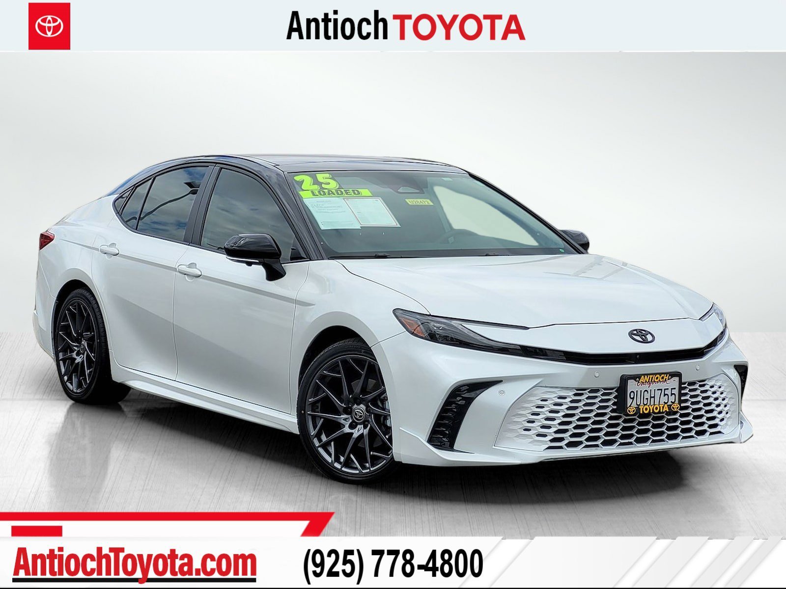 Used 2025  Toyota  image 1