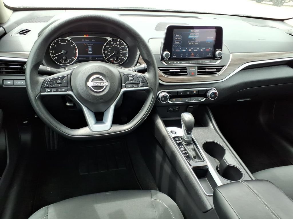 2025 Nissan Altima SV - Photo 13