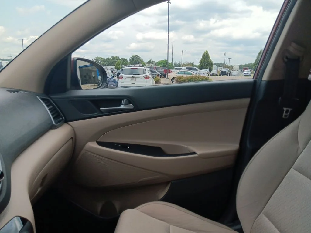 Used 2016 Ruby Wine Hyundai Sport image 26