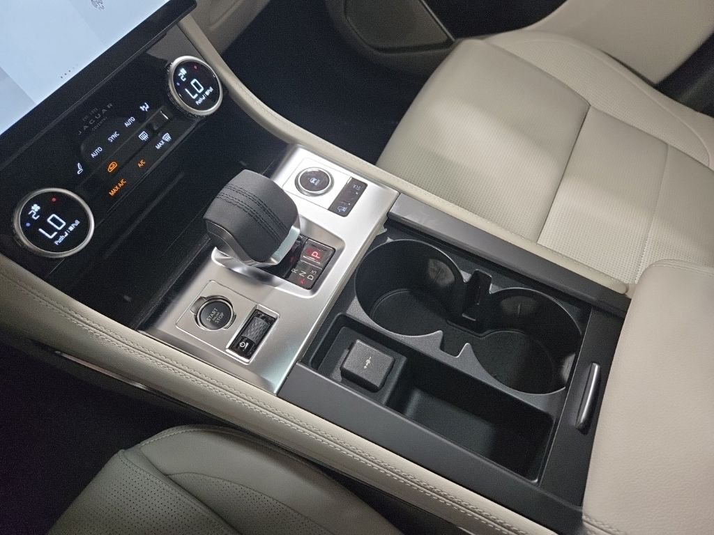 2026 Jaguar F-Pace R-Dynamic S - Photo 13