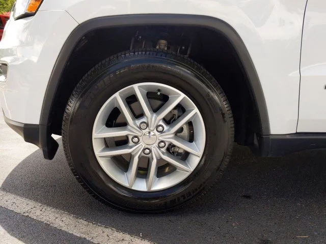Used 2018 White Jeep Laredo E image 10