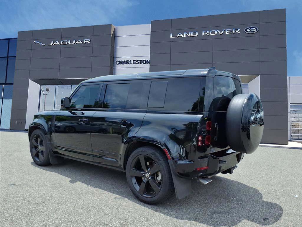 Certified Used 2025 Santorini Black Metallic Land Rover X-Dynamic SE image 5