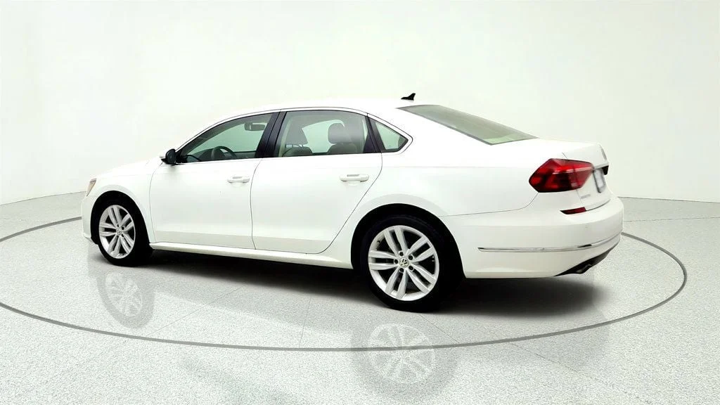 Used 2018 Pure White Volkswagen 2.0T SE w/Technology Automatic image 7