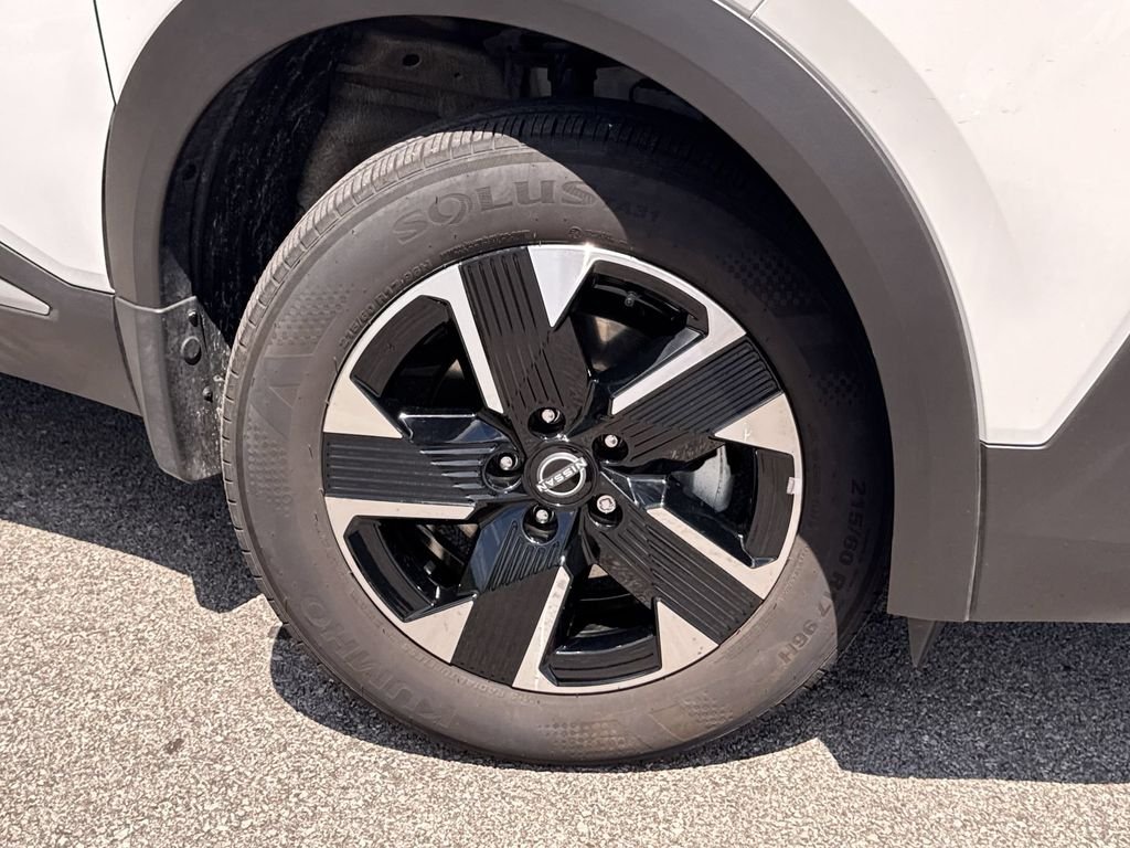 Used 2025 White Nissan SV image 19