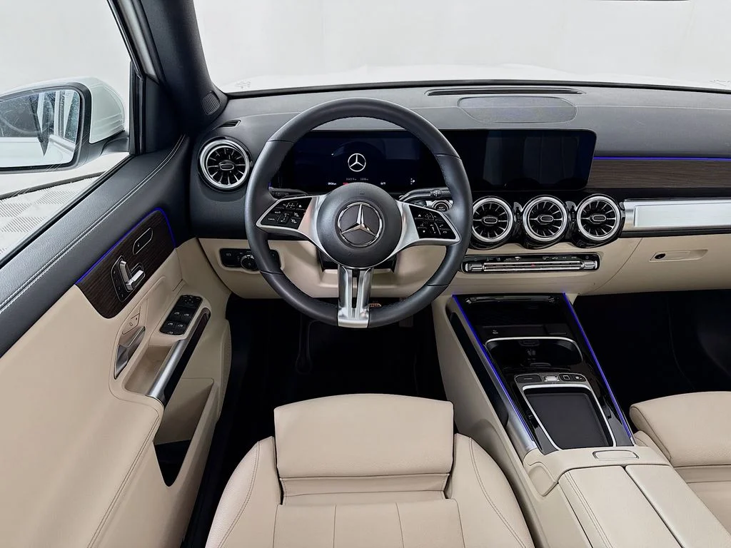 Certified Used 2025 Polar White Mercedes-Benz GLB 250 image 21