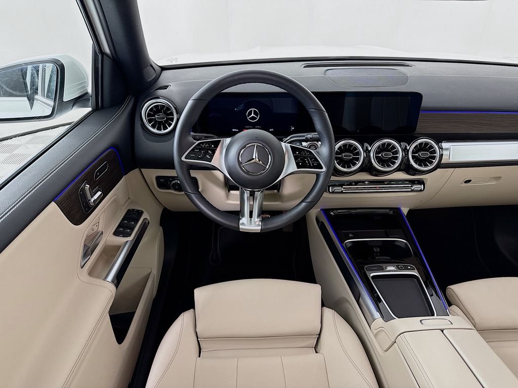 Used 2025 White Mercedes-Benz GLB 250 image 21