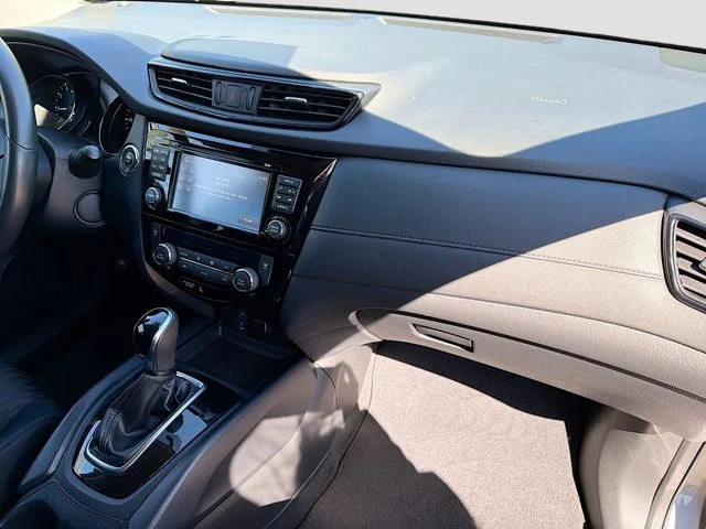 Used 2017 Gray Nissan SV image 28