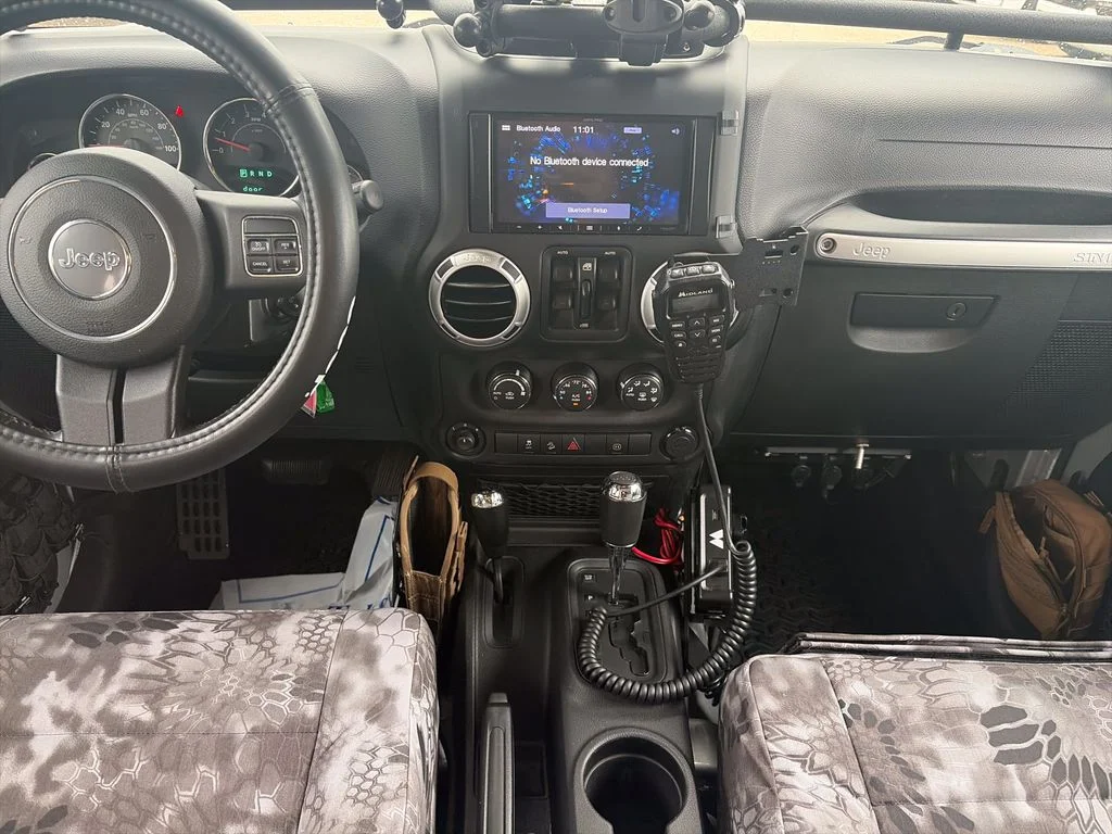 Used 2011 Silver Jeep Unlimited Rubicon image 15