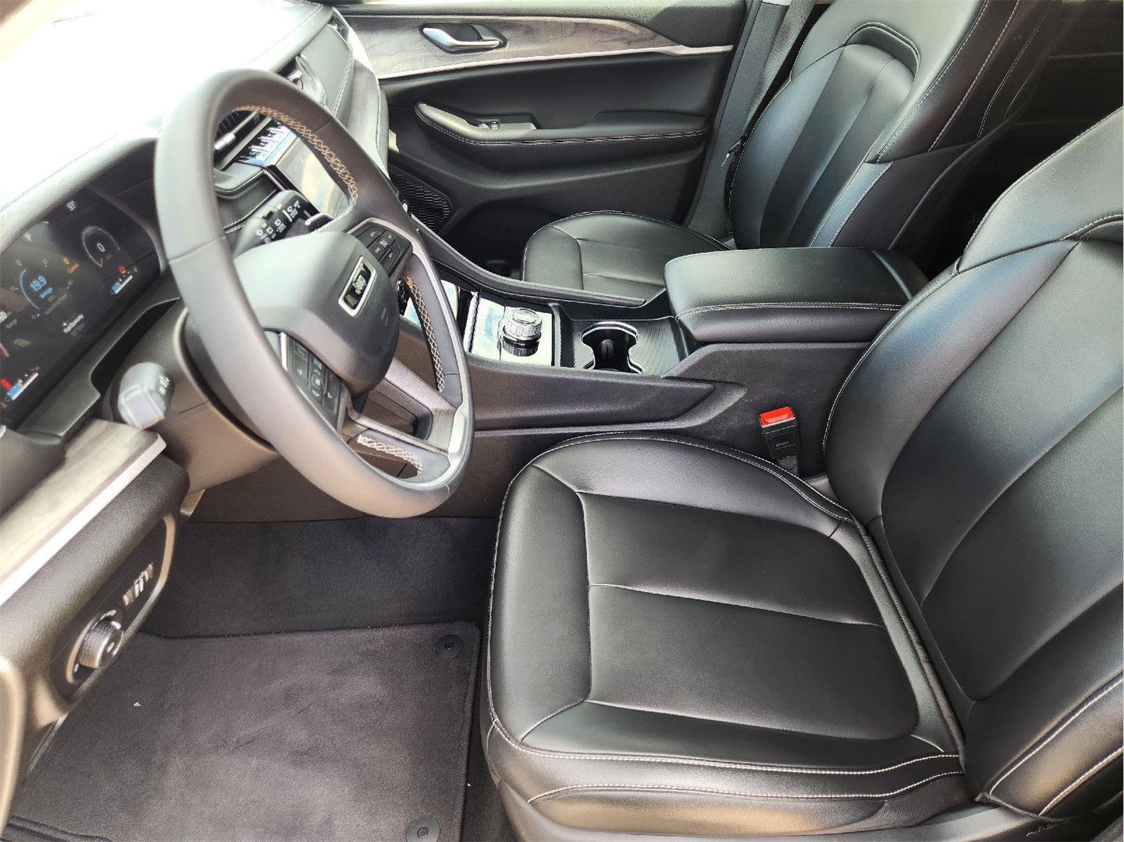 2023 Jeep Grand Cherokee L photo 13 of 35