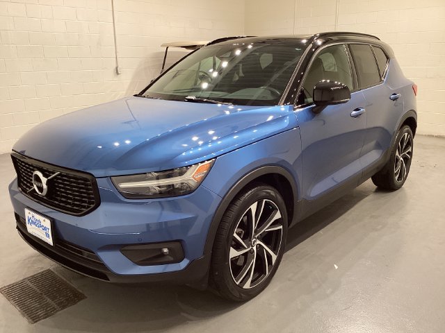 Used 2021 Blue Volvo R-Design image 2