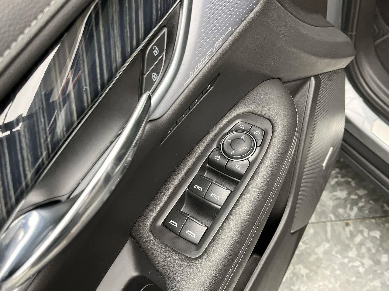 Used 2023 ARGENT SILVER METALLIC Cadillac AWD Premium Luxury image 9