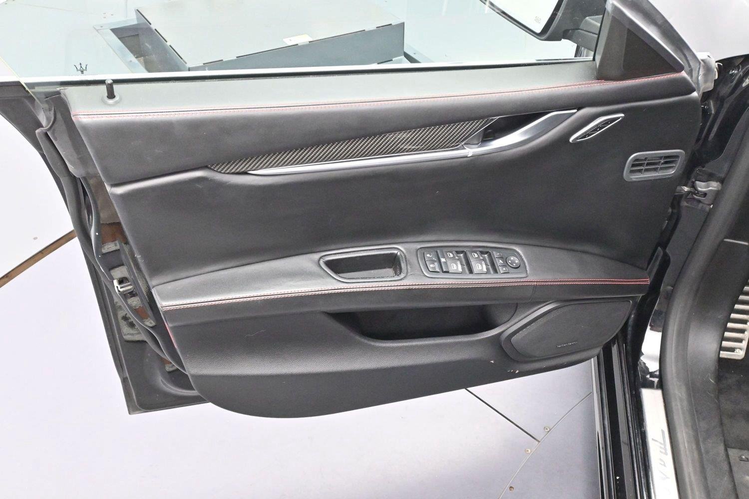 Used 2018 Nero Maserati S GranSport image 9