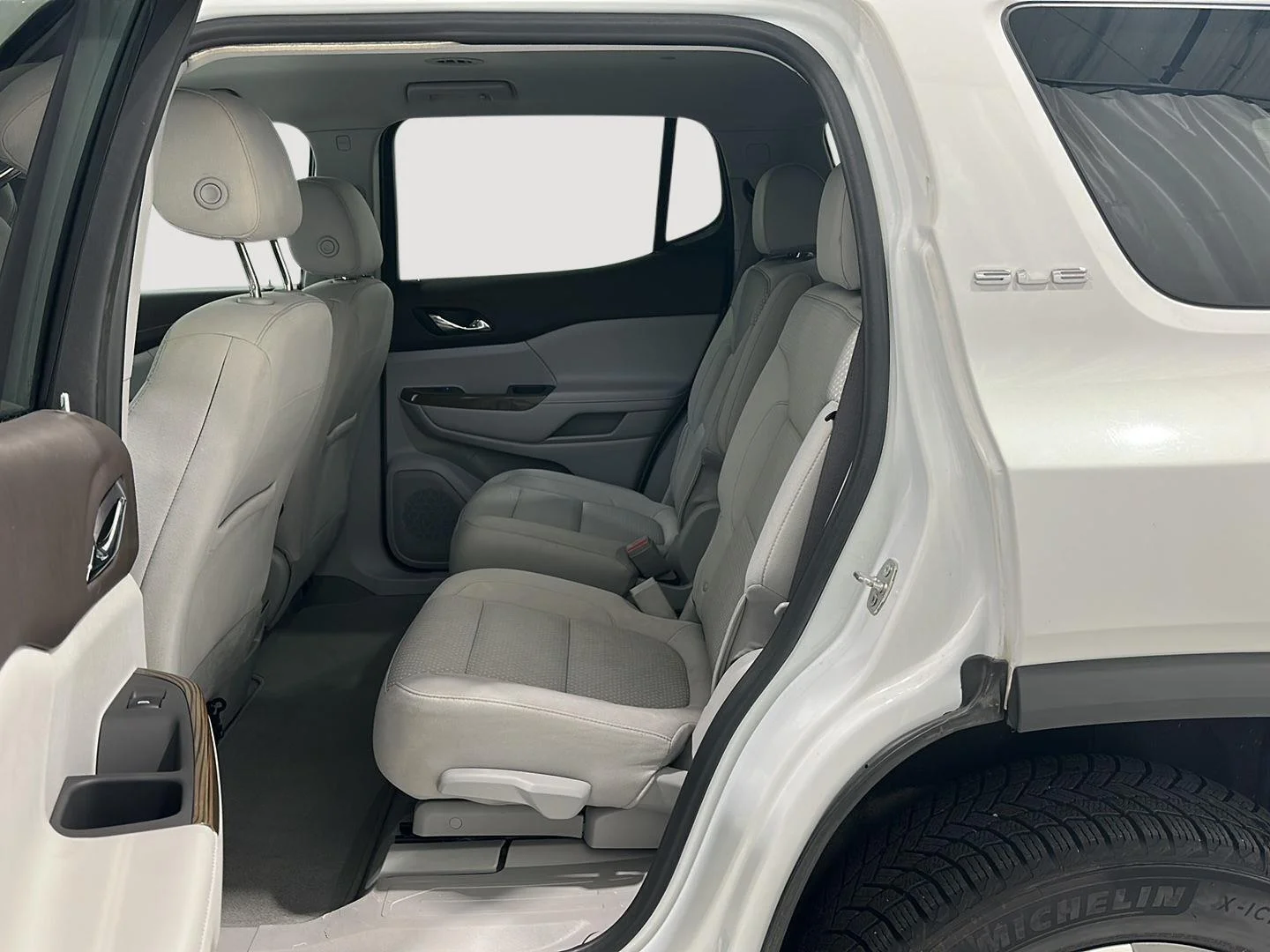 Used 2022 Summit White GMC SLE image 21