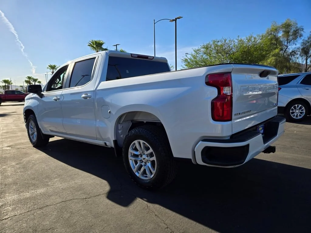 Used 2022 Iridescent Pearl Tricoat Chevrolet RST image 4