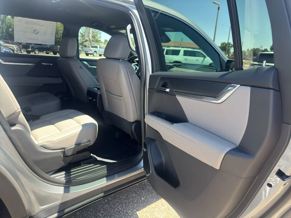 New 2026 Sterling Metallic GMC Elevation image 18