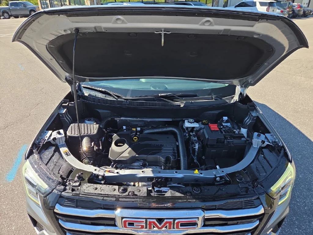 Used 2025 Silver GMC Elevation image 23