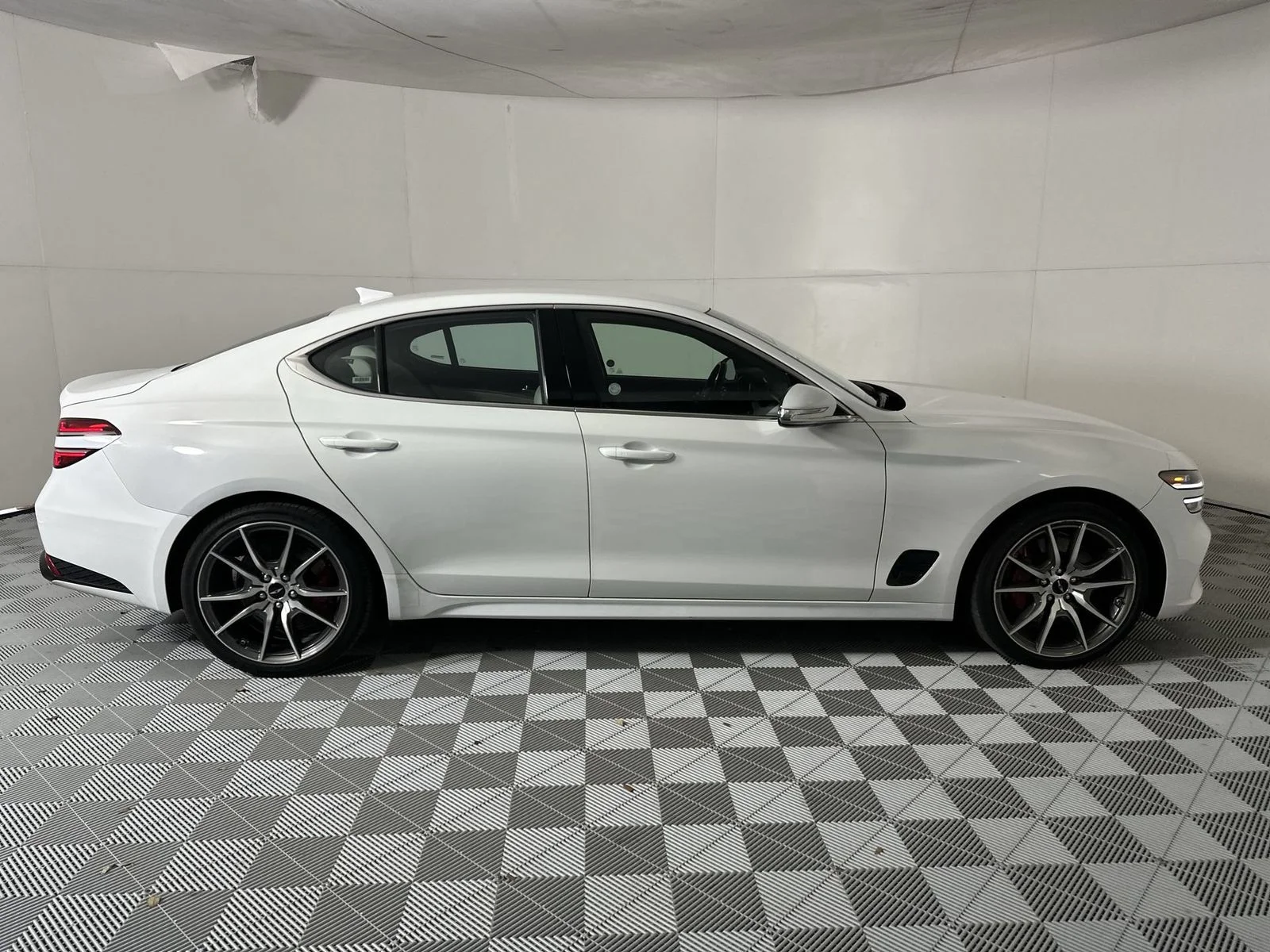 Used 2025 White Genesis 2.5T image 9