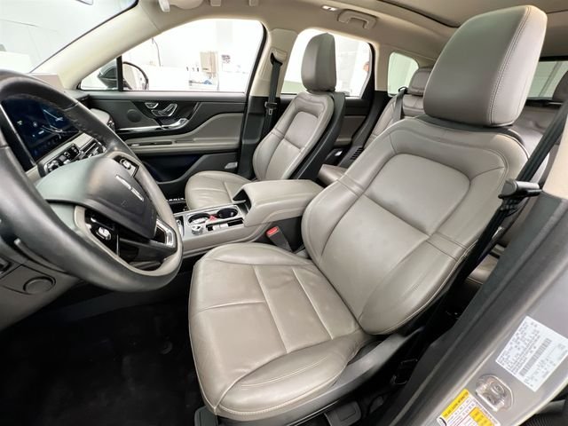Used 2023 Silver Lincoln Grand Touring image 9