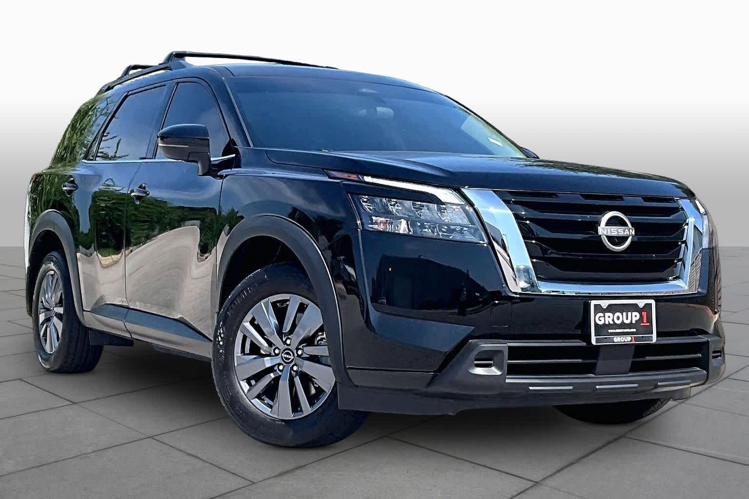 Used 2025 Super Black Nissan SV image 3
