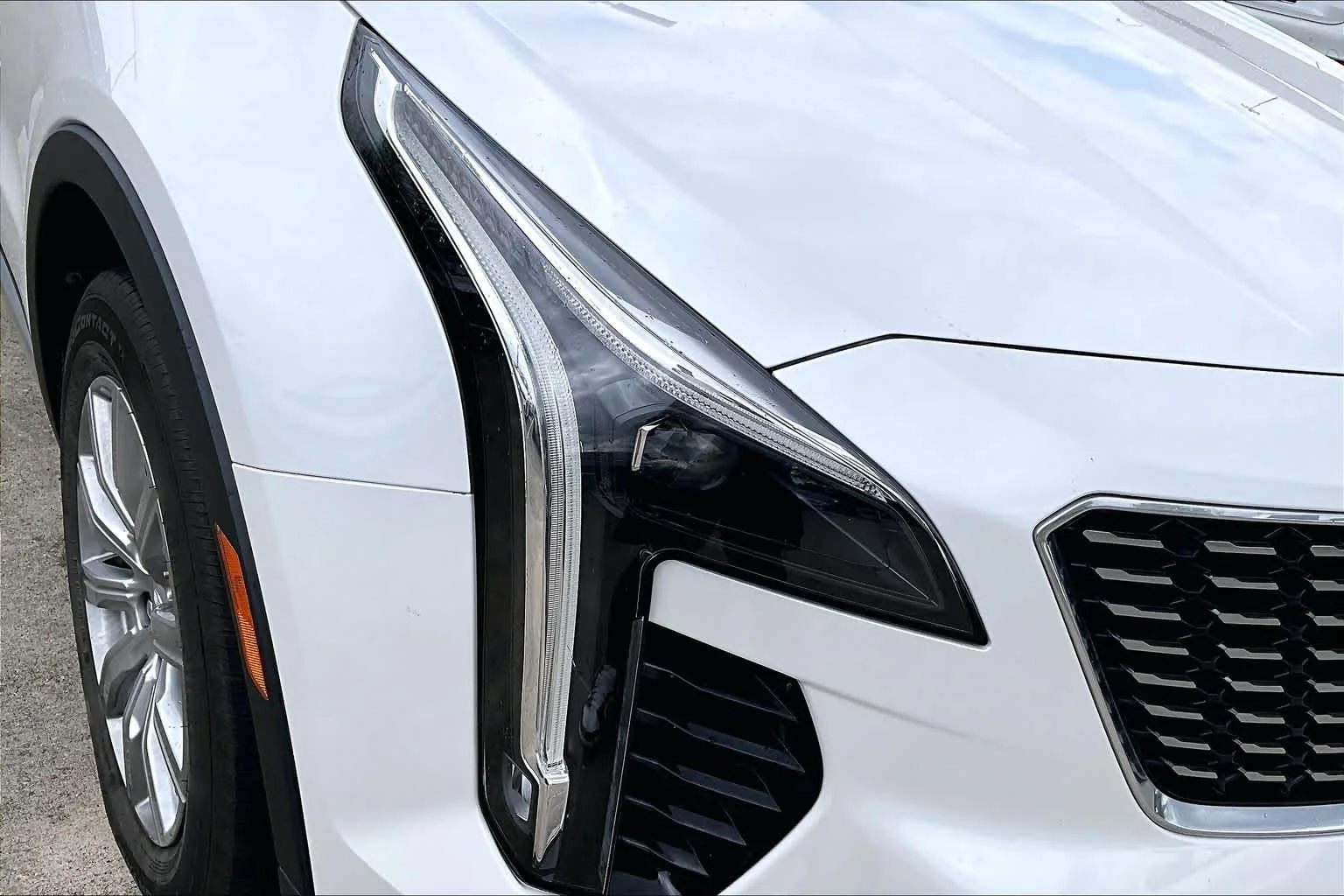Used 2023 Crystal White Tricoat Cadillac FWD Premium Luxury image 26