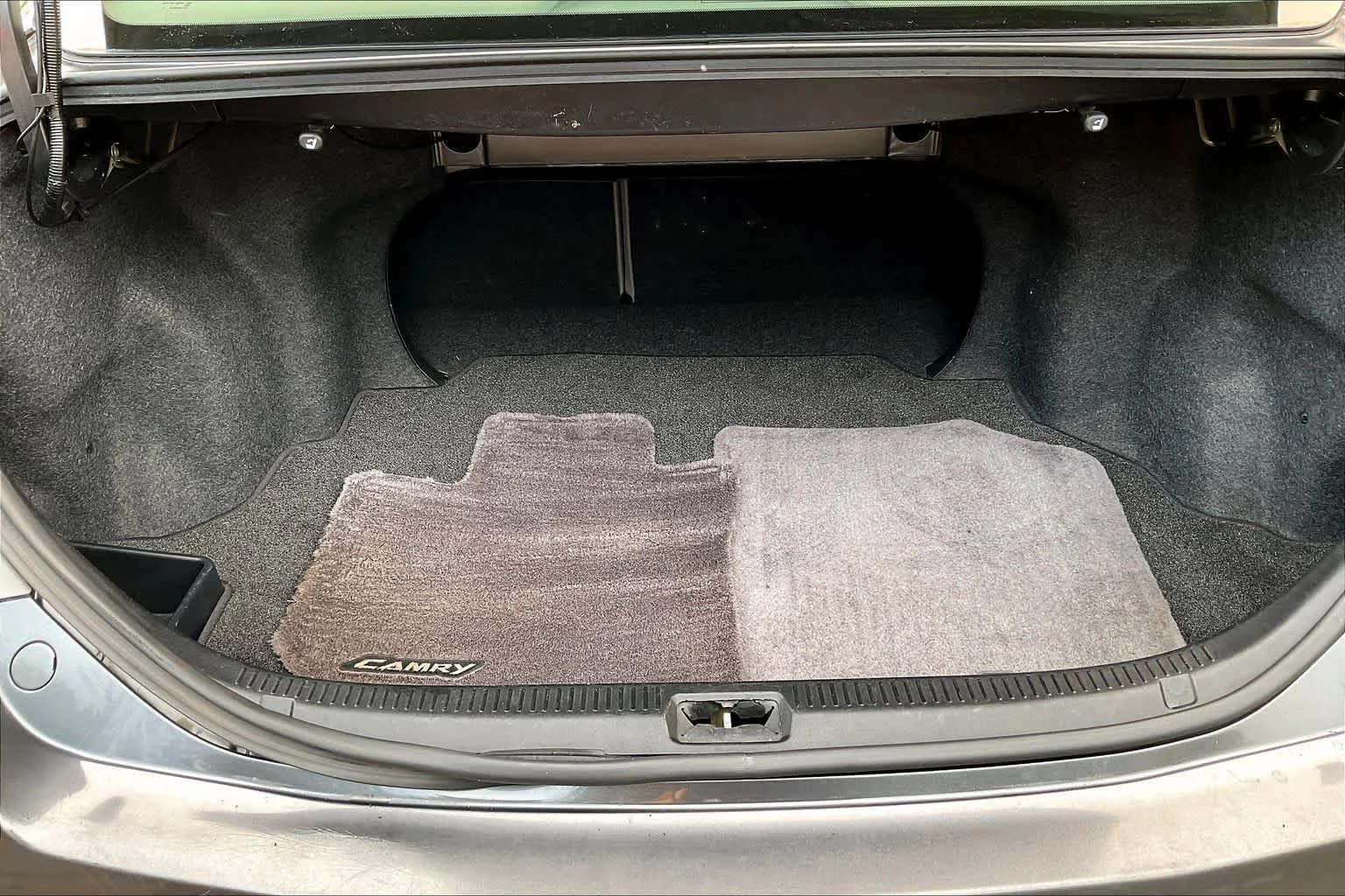 Used 2010 MAGNETIC GRAY MET. Toyota  image 32