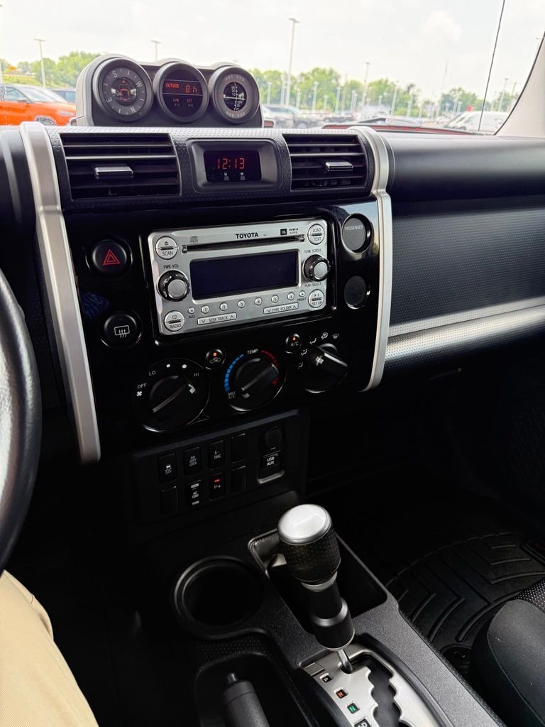 Used 2014 Black Toyota Base image 11