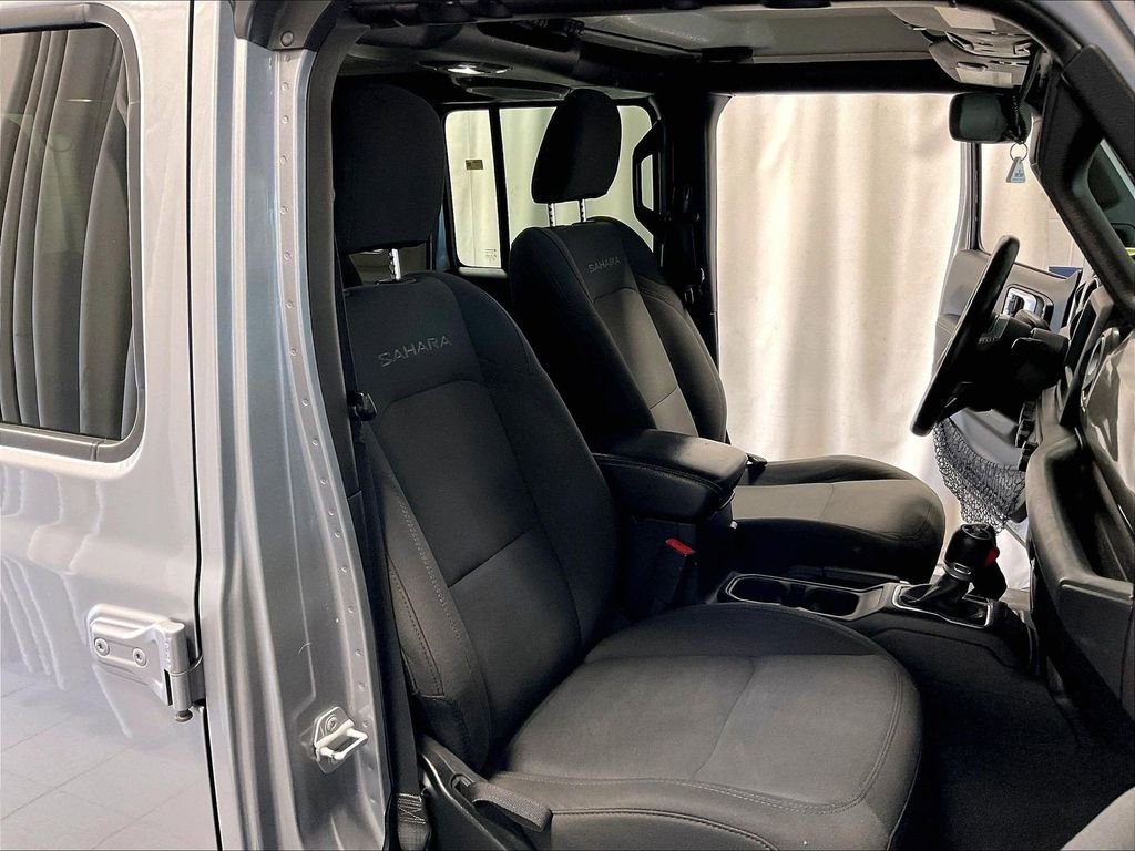 Used 2018 Silver Jeep Unlimited Sahara image 11