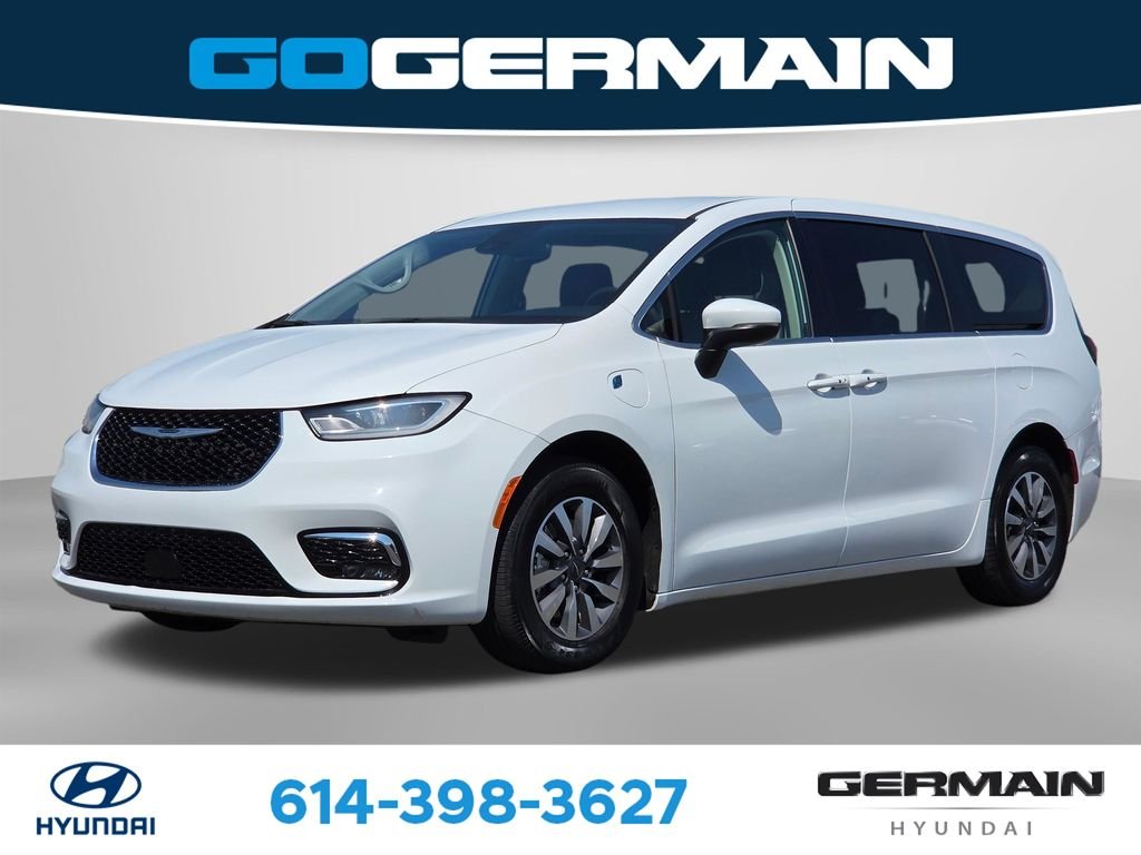 Used 2023 White Chrysler Touring L image 1