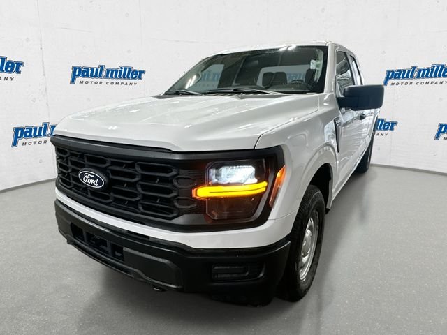 Used 2025 White Ford XL image 1