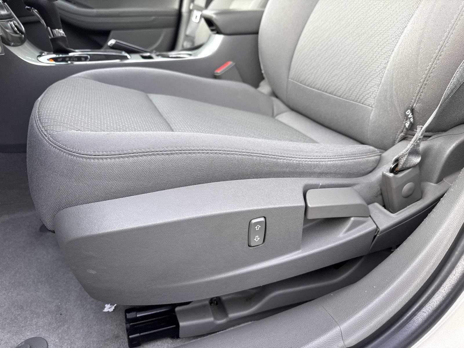 Used 2014 Champagne Silver Metallic Chevrolet LS image 18