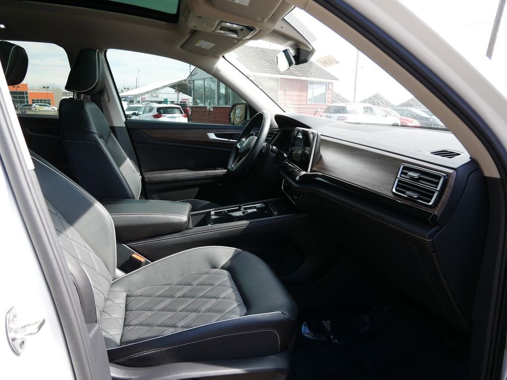 Certified Used 2024  Volkswagen 2.0T SEL Premium R-Line image 8