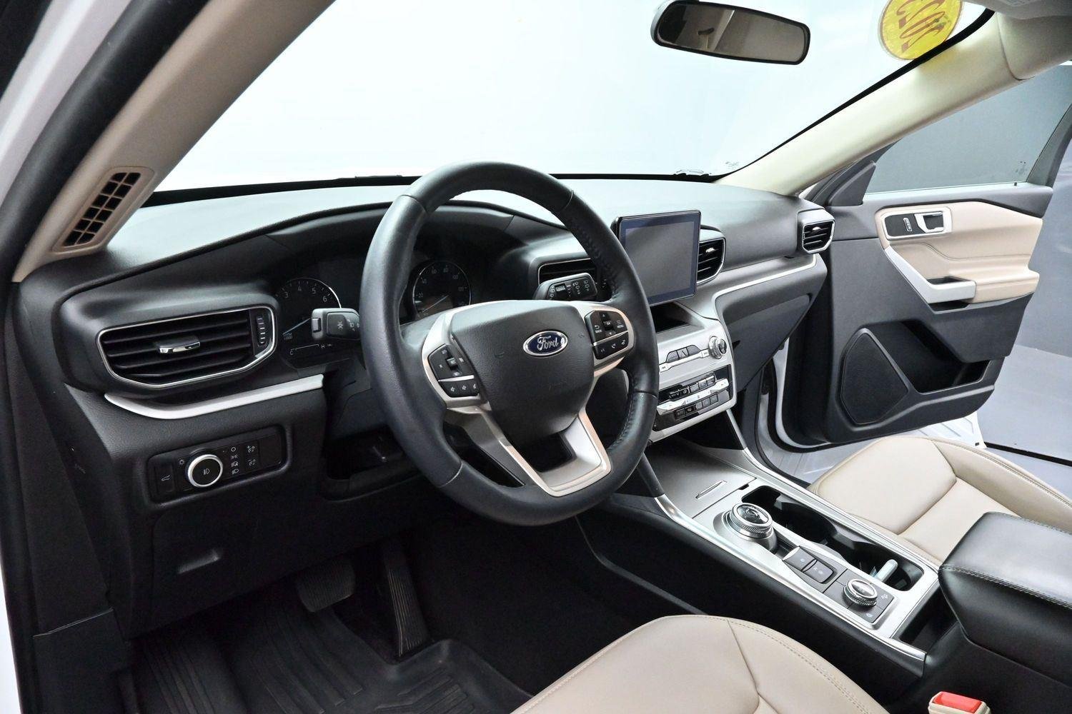 Used 2023 Oxford White Ford XLT image 17