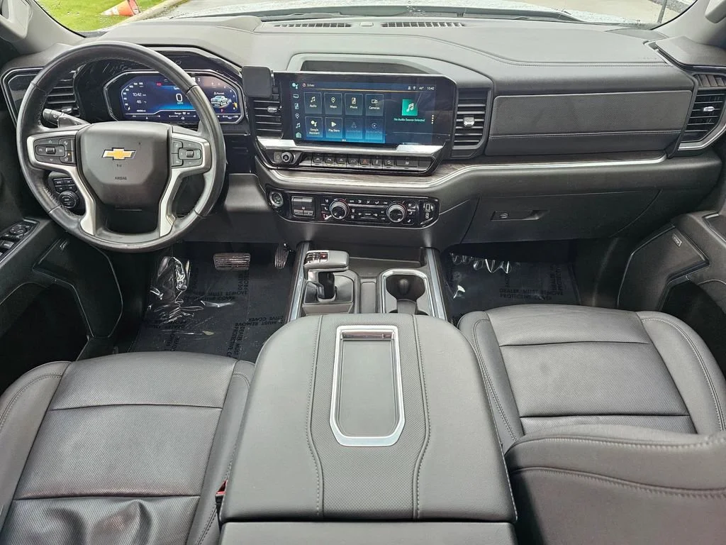Used 2022 Silver Ice Metallic Chevrolet LTZ image 19