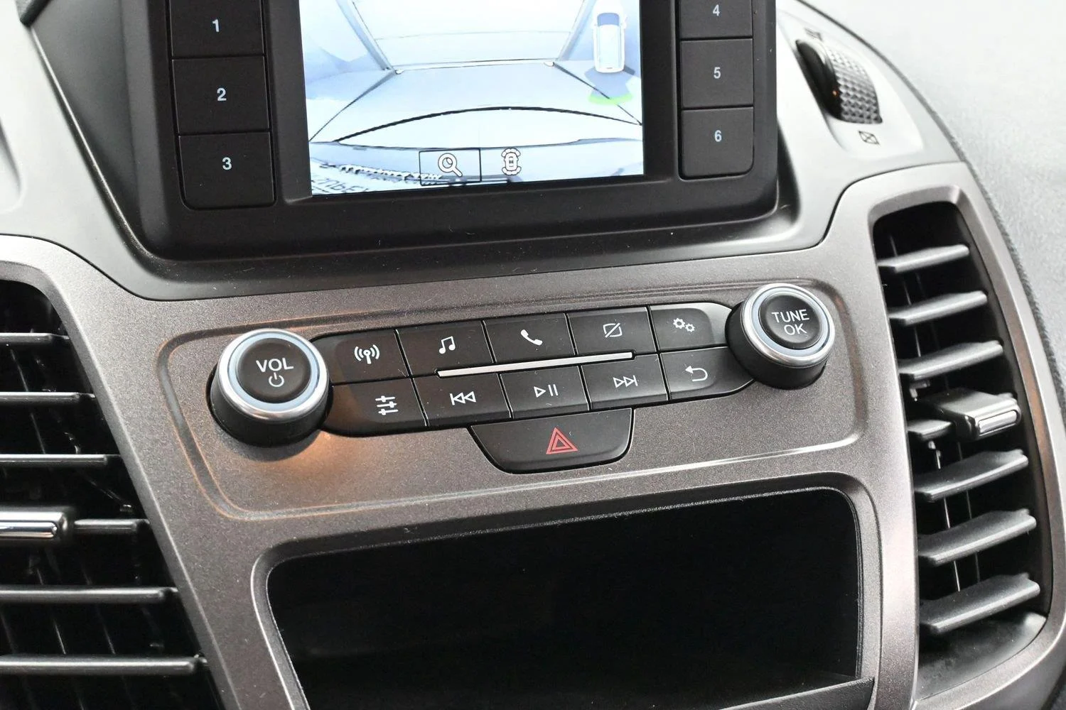 Used 2022 Solar Silver Ford XL image 25
